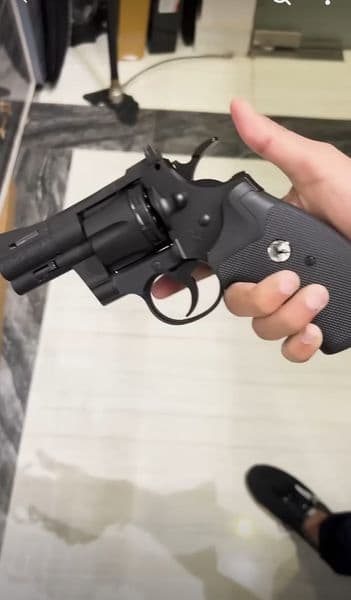 High quality Toys New Automatic Burst Python  357 Revolver Soft Dart Bullet Gun Launcher Toys Model Pistol Outdoor Shooter For Kids Gift