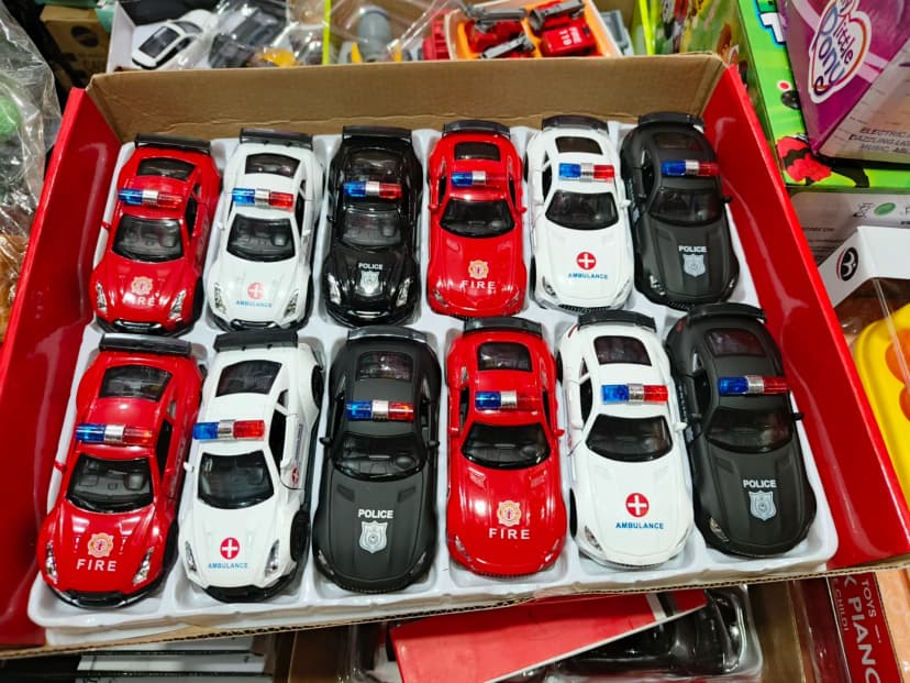 Metal Car Small Die Cast Miniature Vehicle Showpiece for Collection and Display