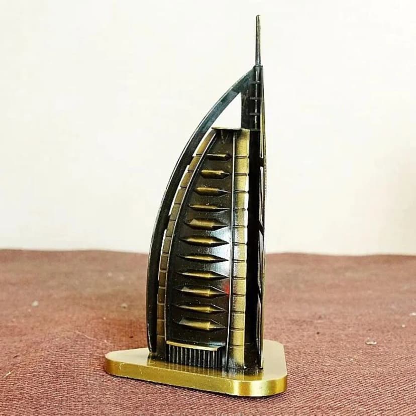 Metal Hotel Decorative Metal Building Showpiece for Home and Office Display